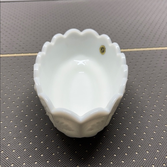 Vintage Westmoreland Paneled Grape Milk Glass Oval Nut Bowl Marked - Picture 4 of 8